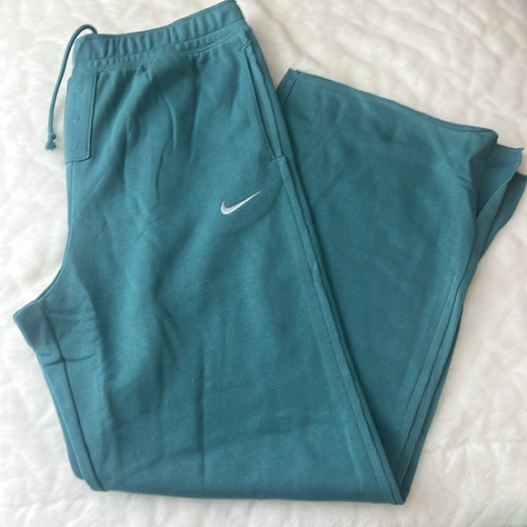 Nike sweatpants - Picture 7 of 9